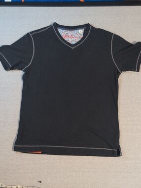 Robert Graham V Neck T-shirt Men's Medium Classic Black Knowledge Wisdom Truth
